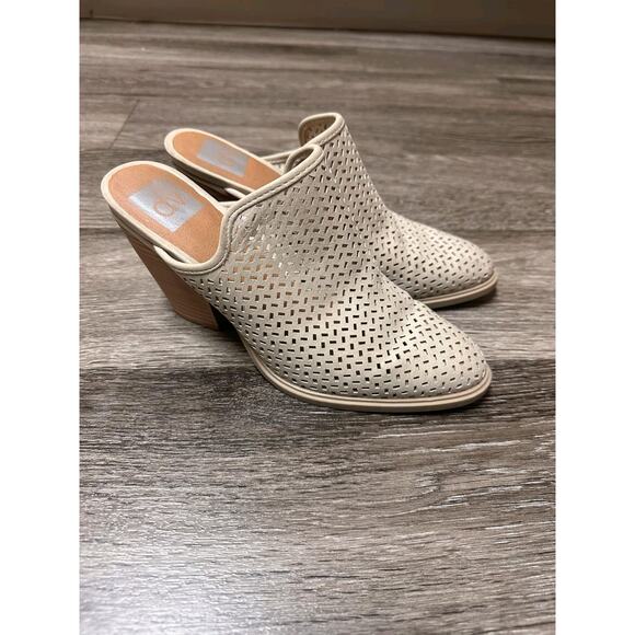Dolce Vita Shoes - Dolche Vita Cream Color Closed Toe Womens Size 7 Heels Slip Ons